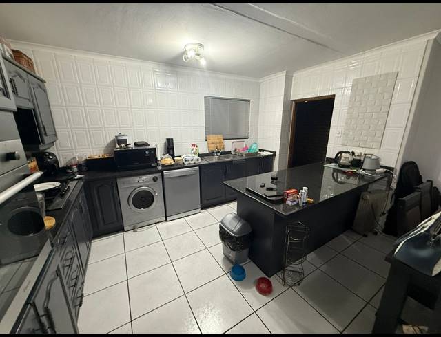 2 BEDROOM TOWNHOUSE FOR SALE IN VANDERBIJLPARK SW 5